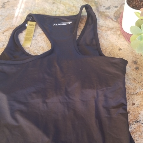 Tank - Picture 4 of 4